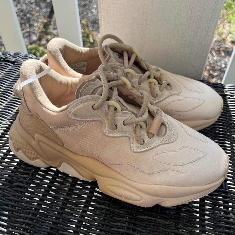 Women’s white/tan ombre colored athletic sneakers size 5 1/2 adiprene comfy
